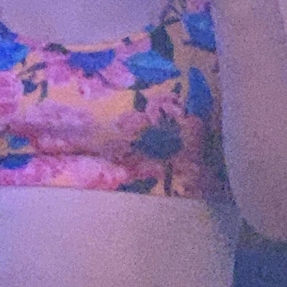 Bikini - Picture 1 of 2